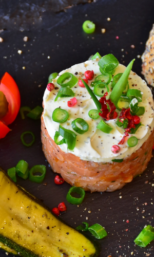vassoio tartare in legno e acciaio