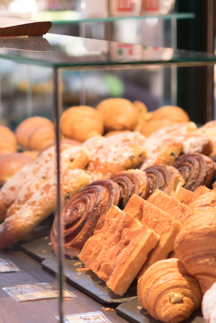 Gebäcktablett aus Edelstahl zur Präsentation von Gebäck