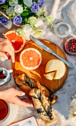 Picknicktisch aus Holz für den Garten