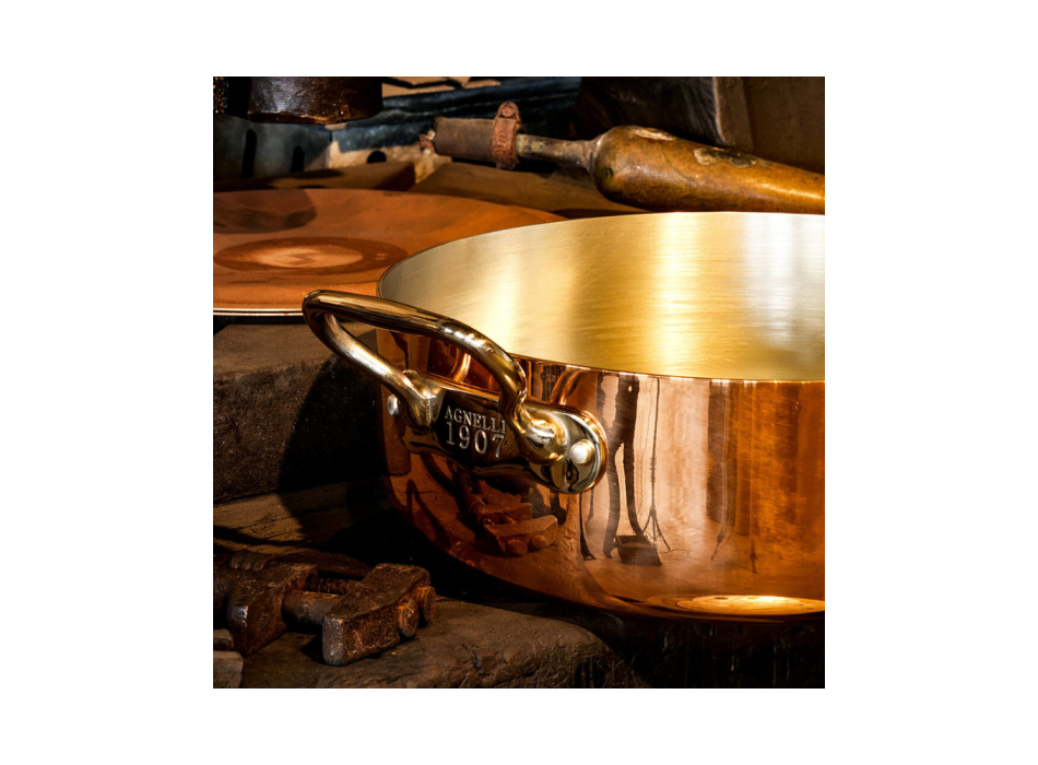 Casserole basse en cuivre pour induction